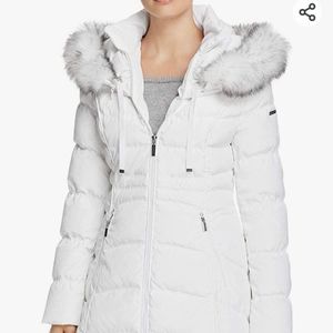  LAUNDRY BY SHELLI SEGAL Women's 3/4 Hooded Puffer Jacket with Faux Fur Trim